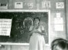Miss Nora enseñando Rama en escuela de Rama Cay