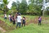 Foto de los estudiantes del técnico básico en adaptación al Cambio climático recibiendo clases prácticas  la comunidad Rama de Tiktik Kaanu