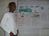 Foto de Joven Víctor Hulse, estudiante del tecnico basico haciendo disgnostico de vulnerbilidad ente el Cambio climatico en comunidad de Monkey Point